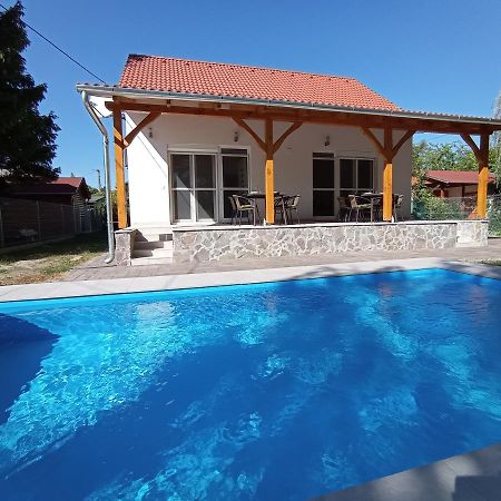 Relax Apartment Fonyod Bagian luar foto